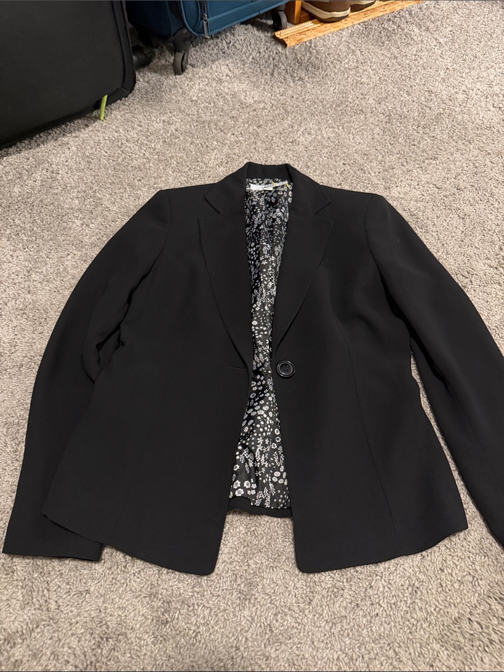 Le Suit Black Single-Button Women's Blazer with Patterned Lining